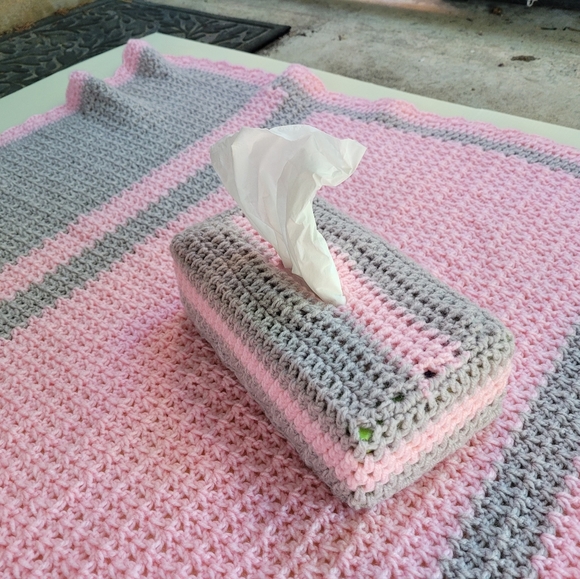 COPY - Crocheted blanket with matching tissue box cover - Picture 5 of 6